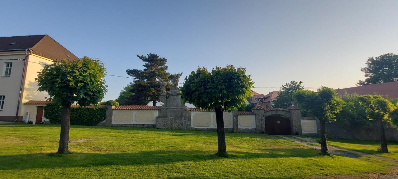 Malesov Apartmany Ve Starem Pivovaru מראה חיצוני תמונה